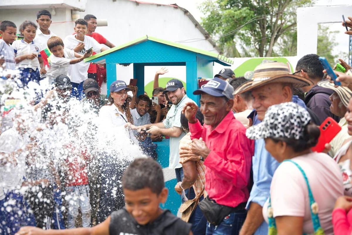 El gobernador Yamil Arana en la inauguración del acueducto de Nicaragua, en Pinillos. // Gobernación de Bolívar