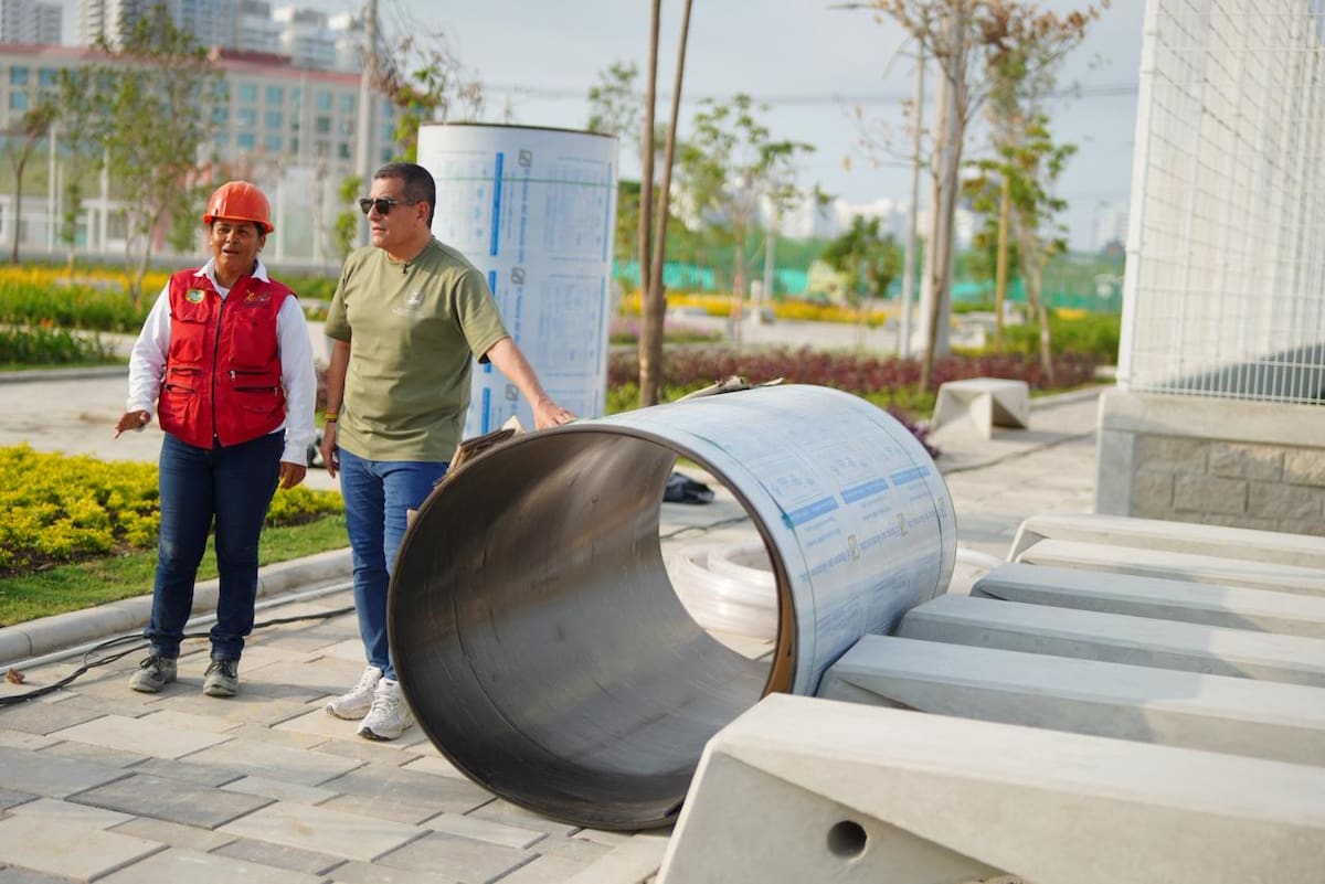 El alcalde Dumek Turbay inspeccionó las obras del Complejo Deportivo Nuevo Chambacú. // Foto: Cortesía - Alcaldía de Cartagena.