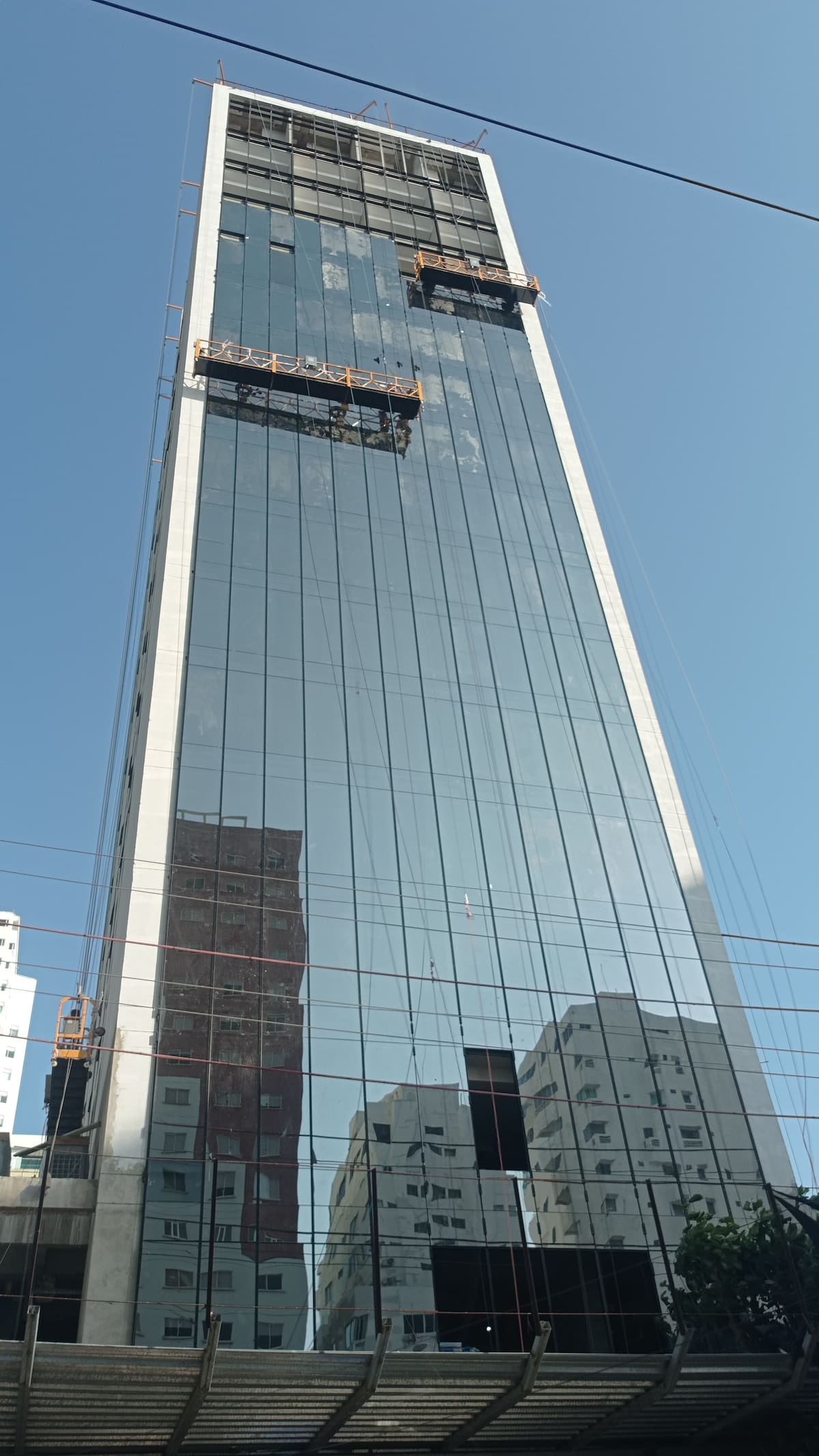 El nuevo Hotel OZ Collection, en construcción, en la avenida San Martín, en Bocagrande. //Zenia Valdelamar- El Universal.