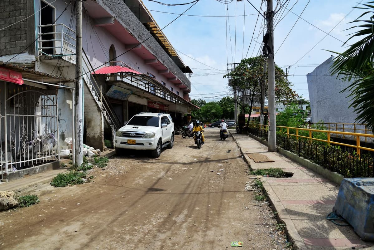 La obra de pavimentación en vía del barrio Nuevo Oriente, contempla la rehabilitación de 270 metros lineales. // Foto: Cortesía - Alcaldía de Cartagena.
