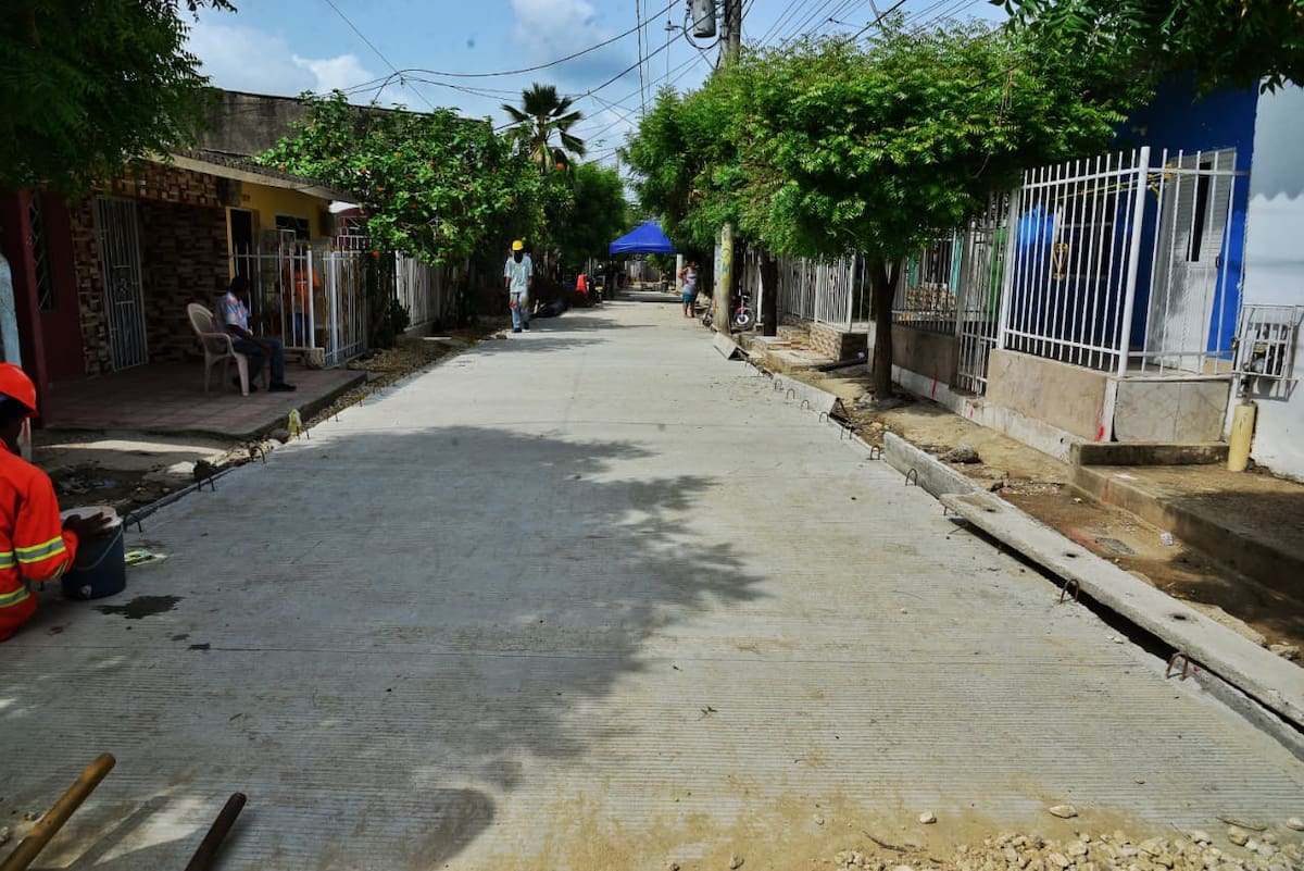De acuerdo con la Secretaría de Infraestructura la obra de pavimentación en el barrio Nuevo Oriente estaría terminada en aproximadamente un mes. // Foto: Cortesía - Alcaldía de Cartagena.