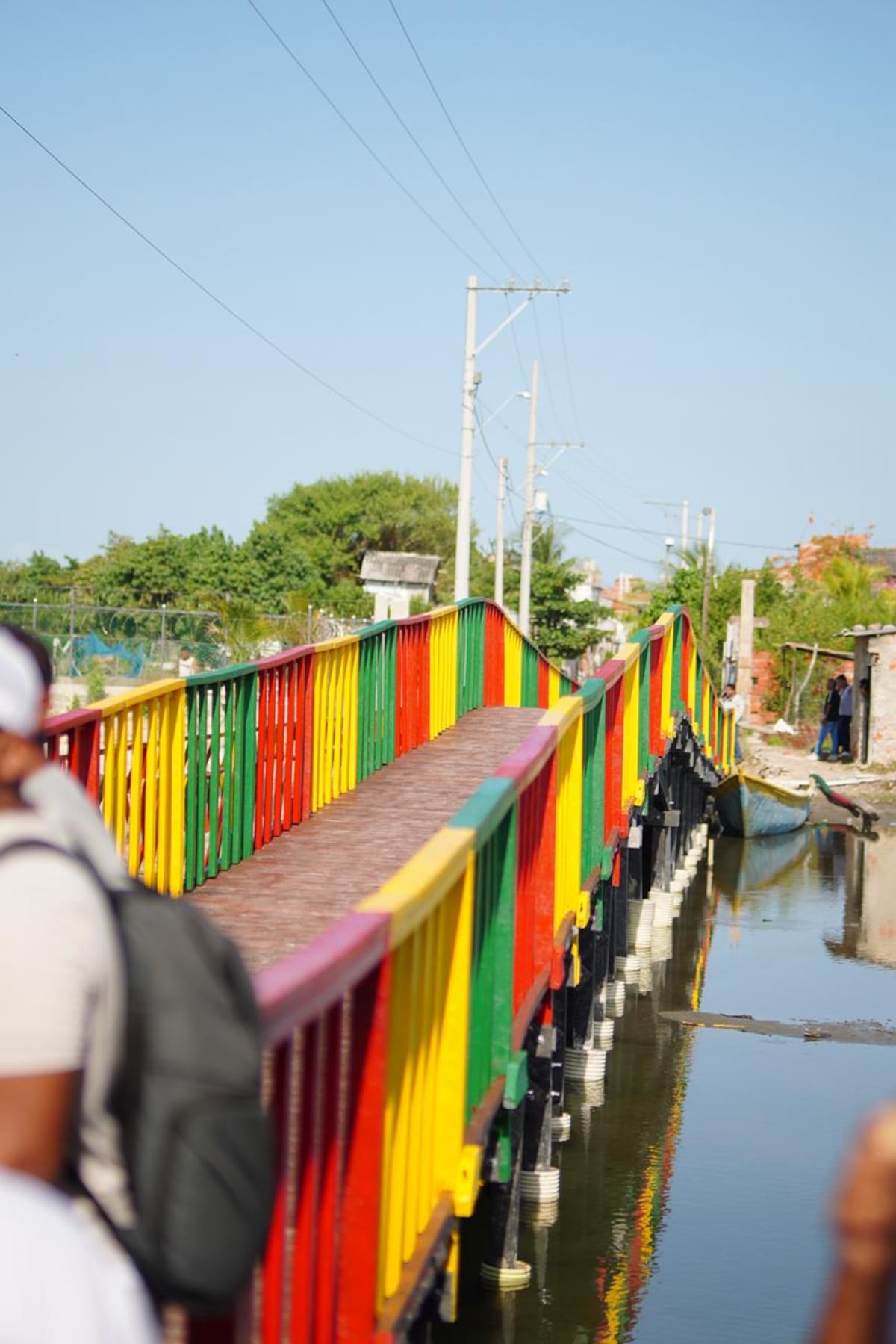Dumek Cumple promesa de campaña: reconstrucción del puente peatonal del sector Villa Gloria, en La Boquilla. // cortesía - Alcaldía de Cartagena.