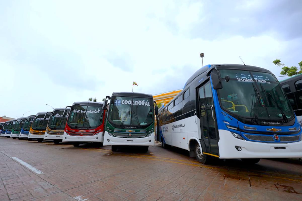 Los primeros 42 buses que llegaron a Barranquilla serán repartidos entre las empresas aliadas con el Distrito y que operan en la ciudad y su área metropolitana. .//Cortesía Alcaldía de Barranquilla.