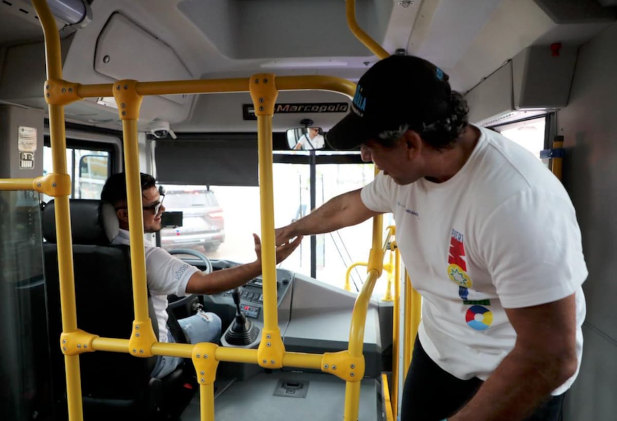 El alcalde distrital Alejandro Char dijo que los conductores participan en un proceso de capacitación, teórico-práctico, en conducción eficiente para prestar un mejor servicio a los usuarios.//Cortesía Alcaldía de Barranquilla.