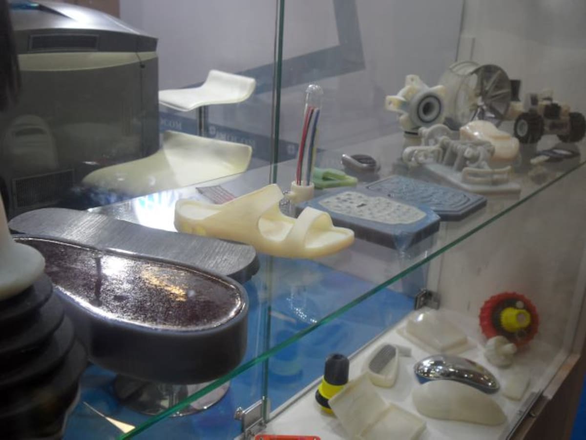 Estos objetos fueron reproducidos por la impresora tridimensional de prototipos. CORTESÍA