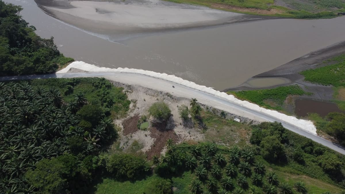 Obra de protección en el Brazo Morales reduce el riesgo de inundaciones y garantiza la conectividad vial de Río Viejo. // Foto: cortesía - UNGRD