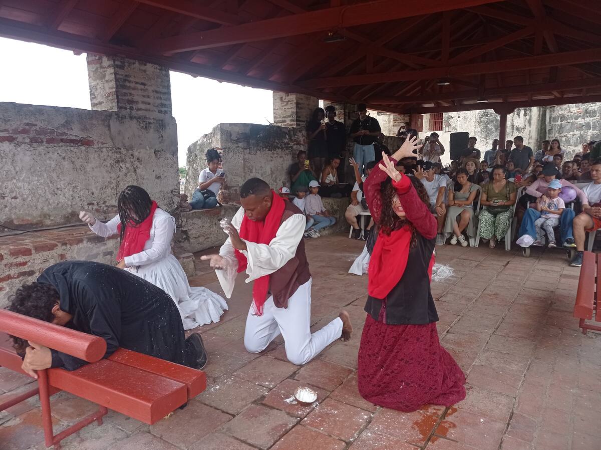 Obra ‘Tribunal de brujas’, interpretada por Guia2 Teatro, en el Castillo de San Felipe.//Foto: Zenia Valdelamar - El Universal