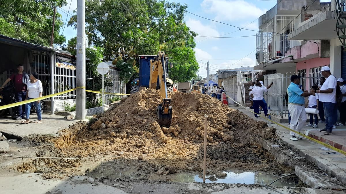 Dumek Turbay da inicio a obras en El Pozón que hacen parte del programa "Vías para la Felicidad" // Foto: Julio Castaño - El Universal.