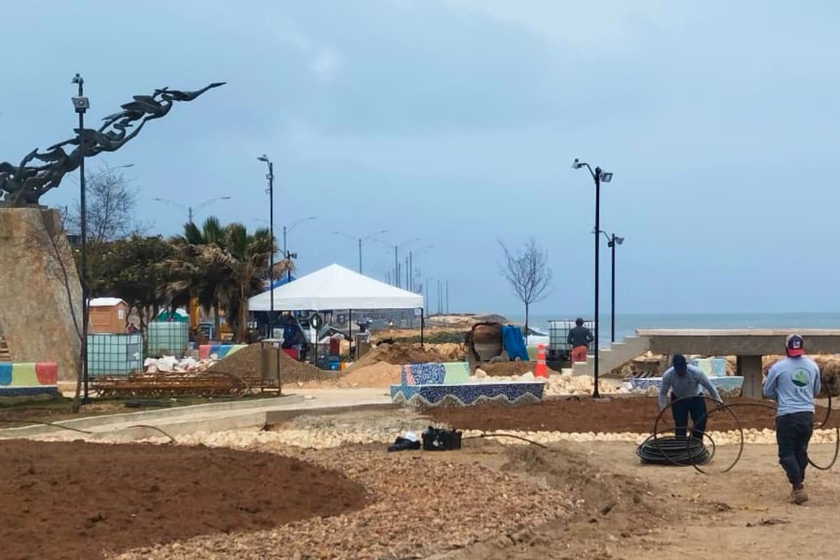 Obras del proyecto Defensa Costera 2050 en el monumento Los Alcatraces. // Foto: Óscar Díaz Acosta - El Universal