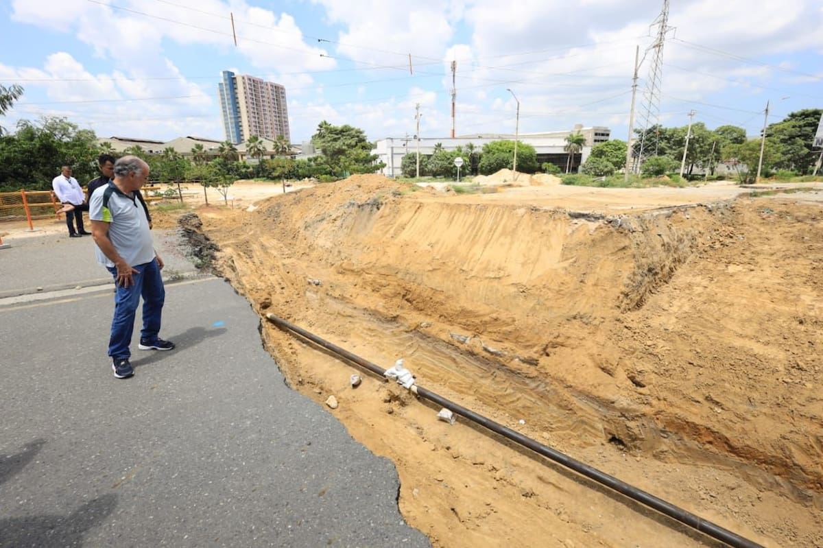El gobernador del Atlántico, Eduardo Verano, solicitó al Gobierno nacional celeridad parta terminar las obras del Puente de la Calle 30 en Barranquilla.