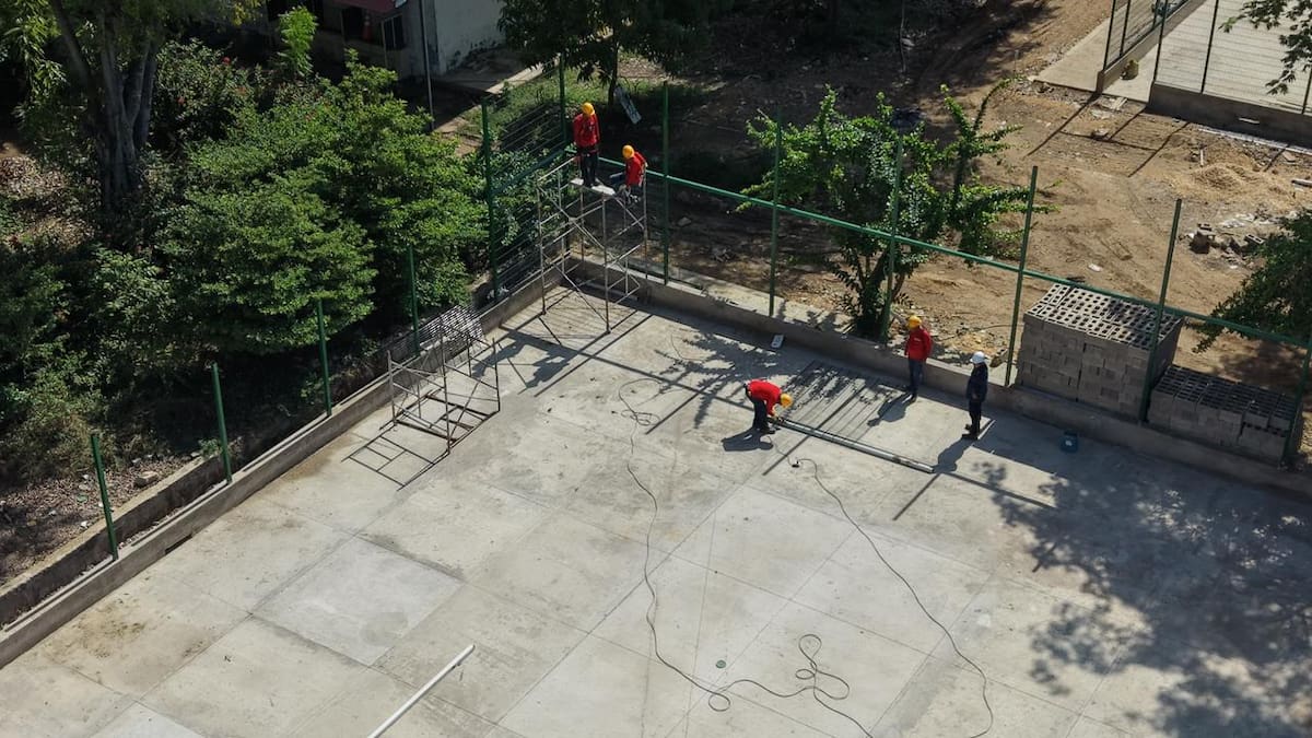 Obras en las zonas deportivas del colegio Inem por parte de la Alcaldía de Cartagena. // Foto: Cortesía - Alcaldía de Cartagena.