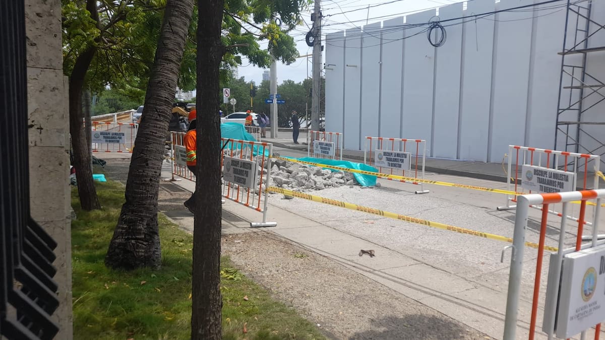 Empiezan obras de rehabilitación vial en la carrera 17 frente al parqueadero de El Universal. // Foto: Cortesía
