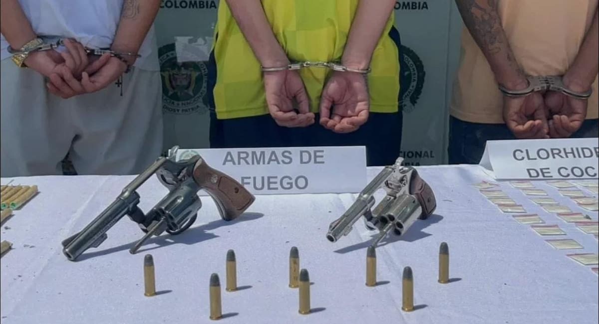 Las armas de fuego quedaron en poder de las autoridades tras los procedimientos. // FOTO: POLICIA BOLÍVAR.