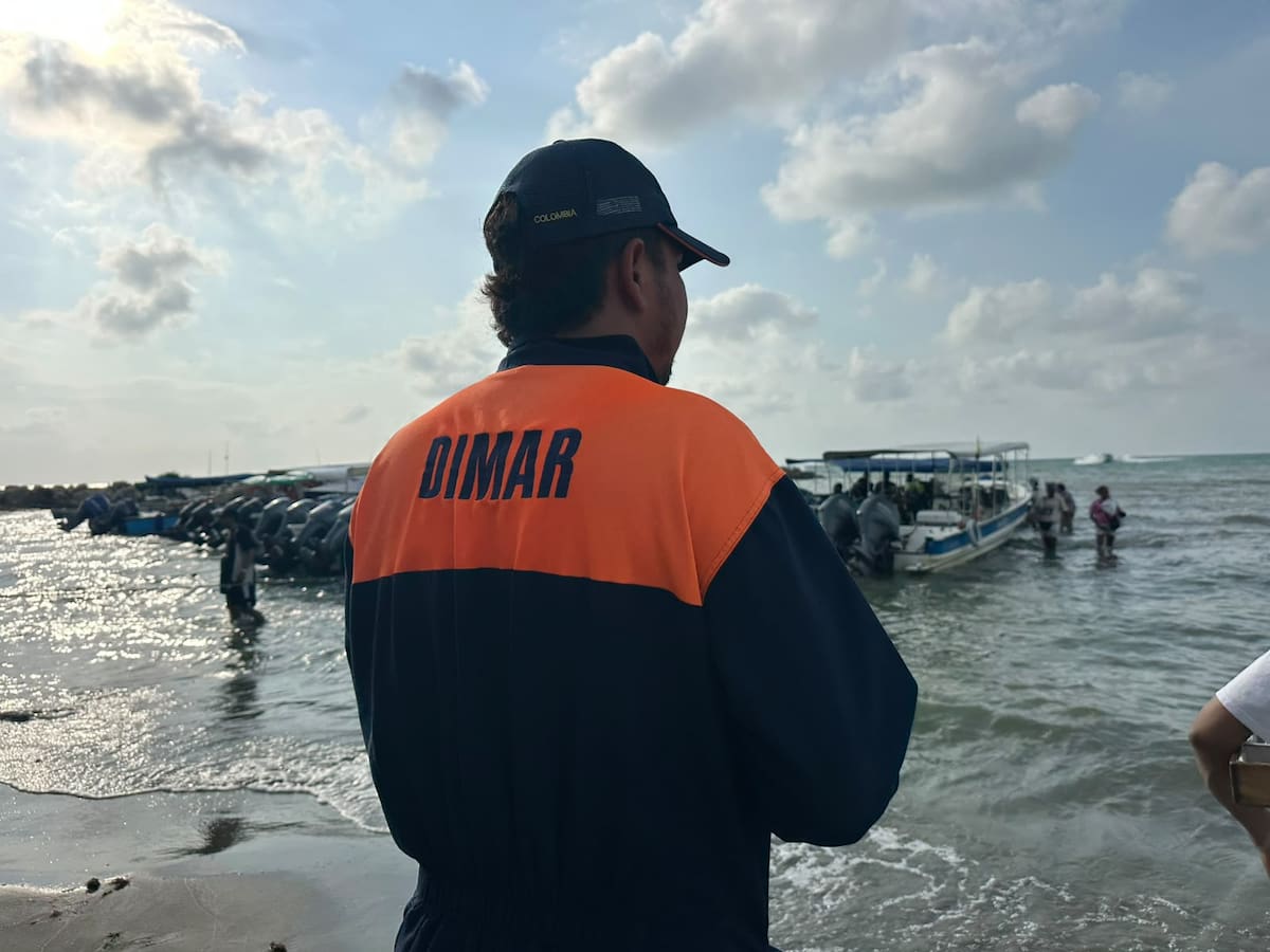 Imagen de referencia de un oficial de la Dimar en Coveñas. // Foto: Cortesía - Prensa Dimar.