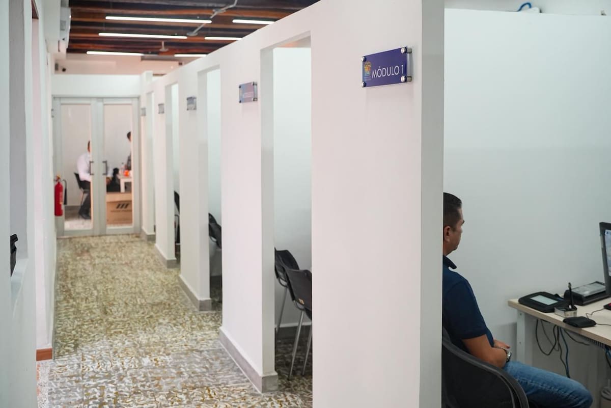 La nueva oficina de pasaportes ubicada en Cartagena tiene más módulos para la atención a los ciudadanos. // Foto: Cortesía - Gobernación de Bolívar.