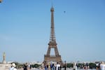 Ola de calor en Francia deja 40 muertos: Torre Eiffel ajustó sus horarios por la emergencia