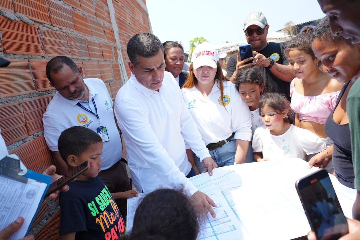Alcaldía de Cartagena, junto a empresas privadas, donará materiales para habitantes que fueron victimas del incendio. // Foto: Cortesía.