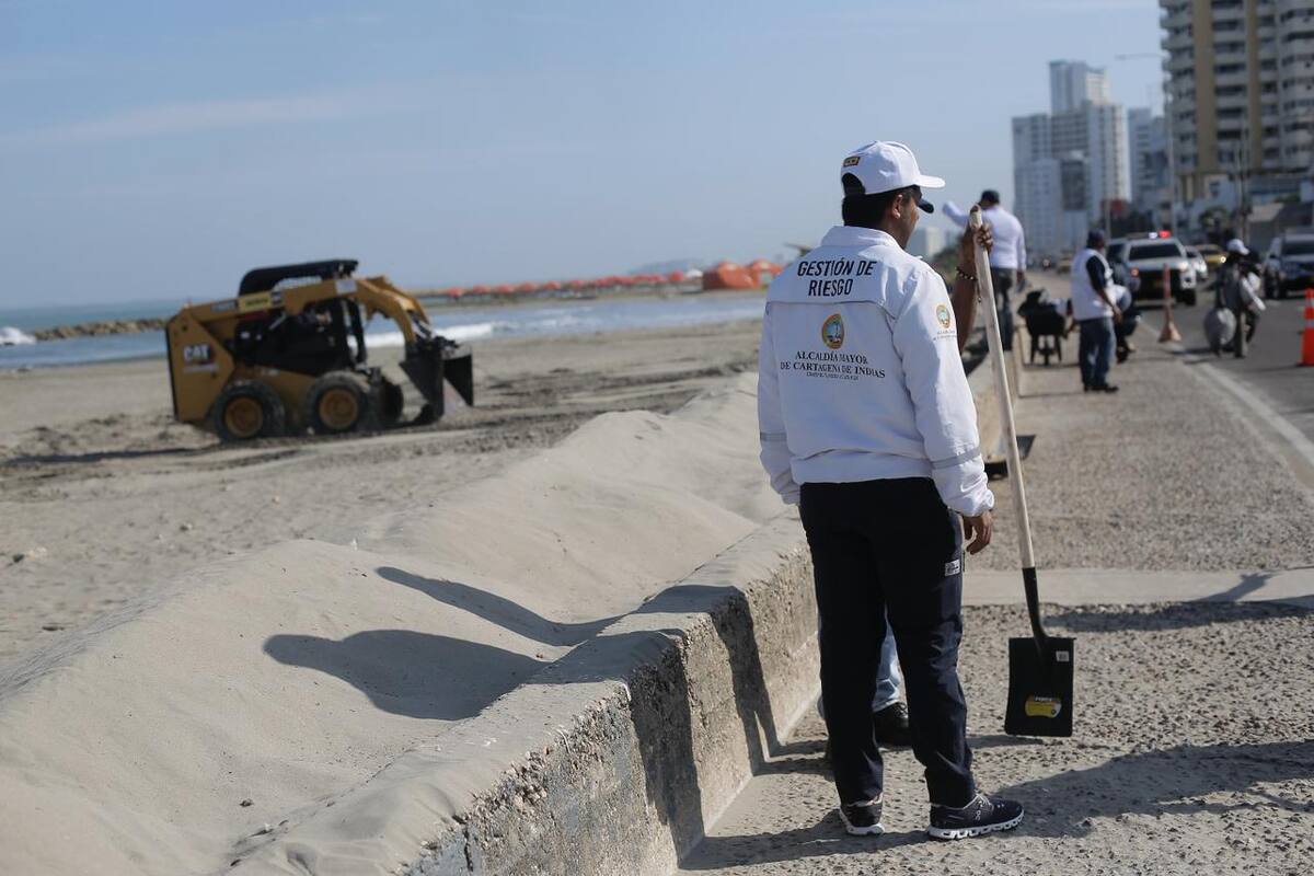 Alcaldía de Cartagena refuerza vigilancia ante aumento del oleaje