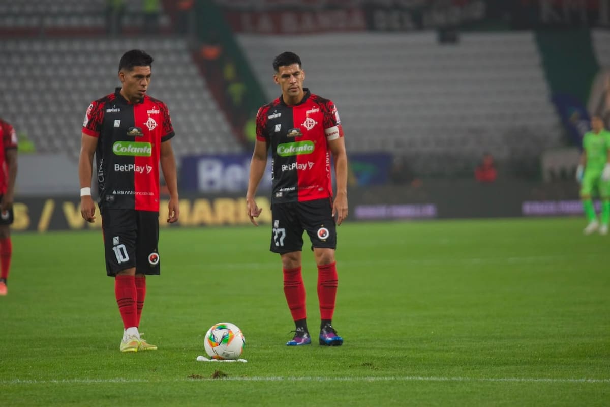 Cúcuta Deportivo presenta a su nuevo técnico con pasado mundialista
