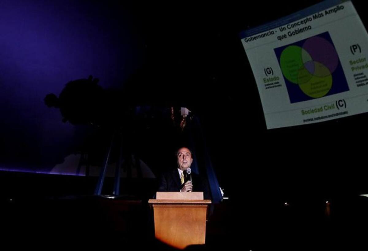 Rabinovitch dijo que Colombia va por un buen camino en su intención de conectar en línea al Estado con sus ciudadanos para facilitar trámites, pagos y consultas y señaló que el país está entre los primeros lugares en Suramérica en desarrollo del Gobierno electrónico Colprensa - Colombia.inn