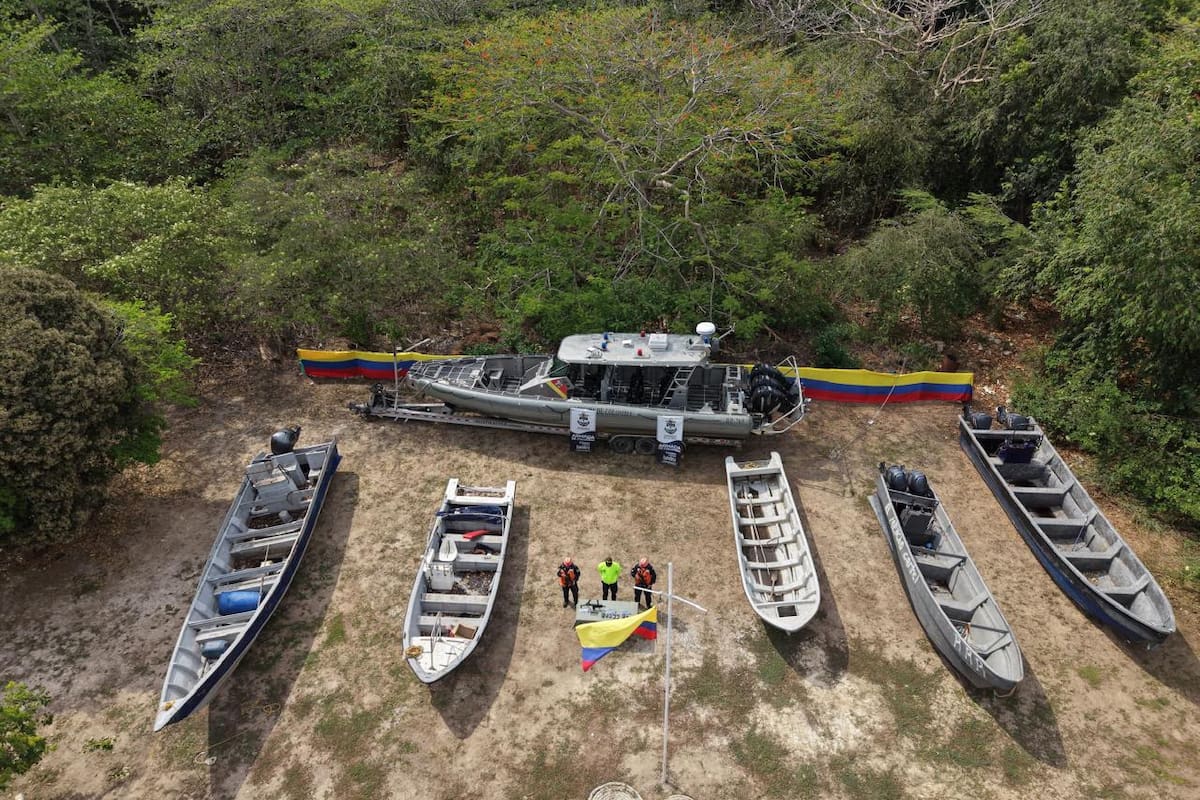 Golpe a logística del narcotráfico: recuperan 5 lanchas robadas y hallan peligrosos elementos