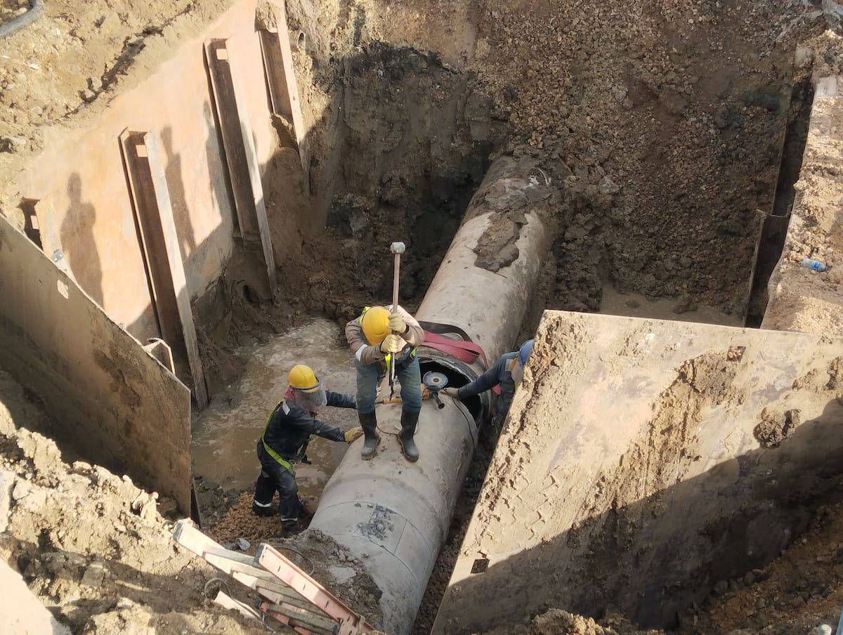 Obras de interconexión de la empresa Aguas de Cartagena. // Foto Óscar Díaz Acosta - El Universal