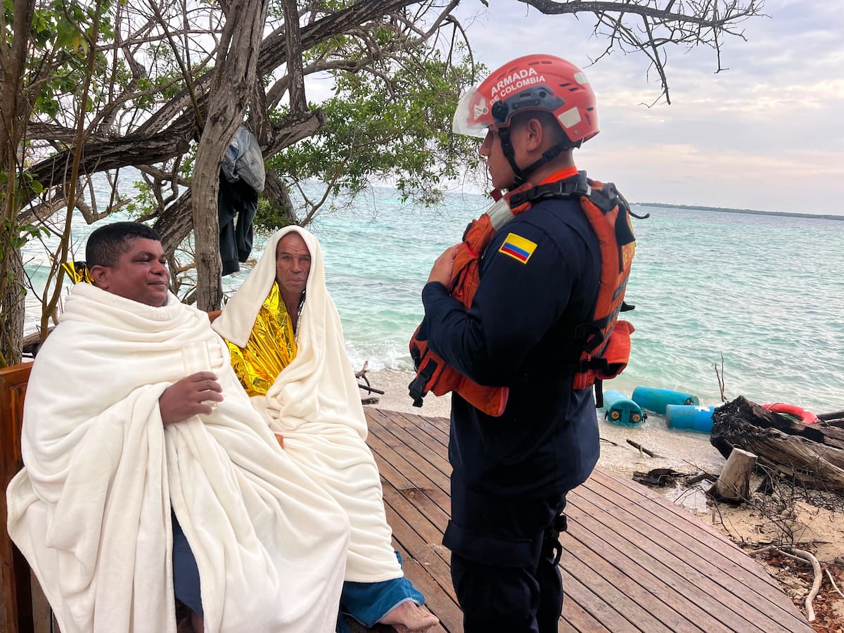 Las autoridades mantienen desplegado el operativo de rescate tras la emergencia registrada en aguas del Caribe colombiano. //FOTO: ARMADA NACIONAL.