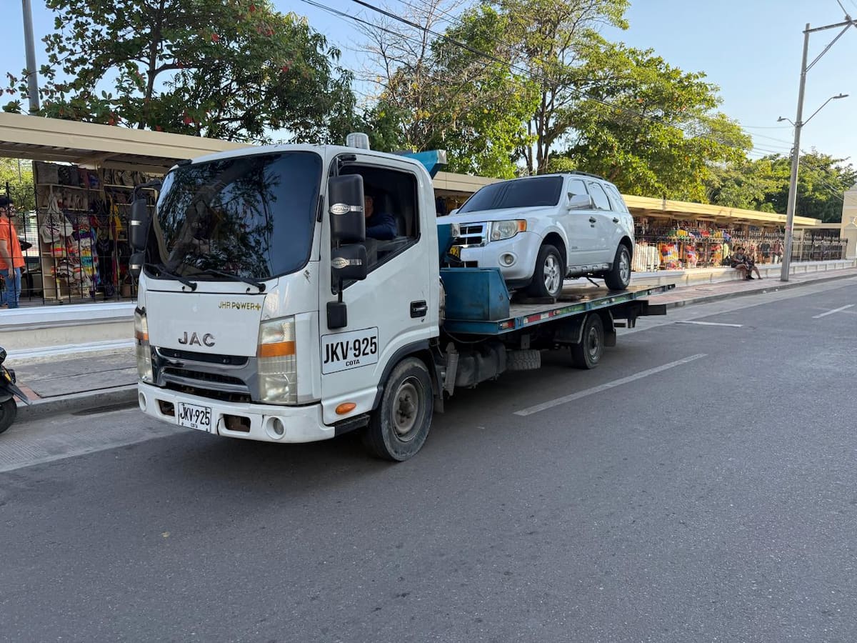 Las infracciones reportadas con mayor frecuencia corresponden a la infracción C2 estacionar en sitios prohibidos y C14 transitar por sitios restringidos o en horas prohibidas por la autoridad competente, conductas contempladas en la Ley 769 de 2002. // Foto: Cortesía - Alcaldía de Cartagena.