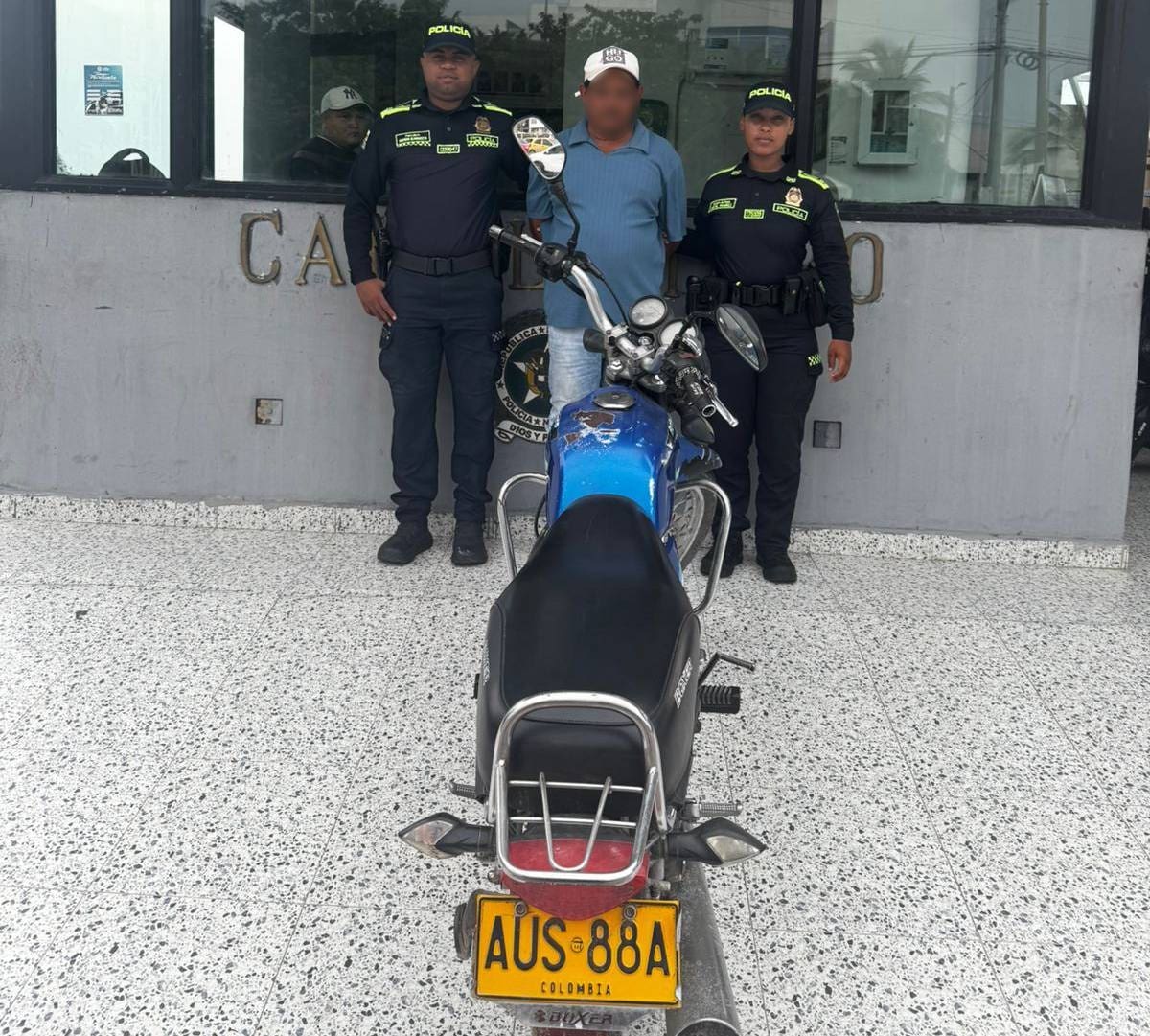 Motocicletas recuperadas durante operativos en Cartagena; dos capturados y dos aprehendidos. // FOTO: Policía Metropolitana de Cartagena.