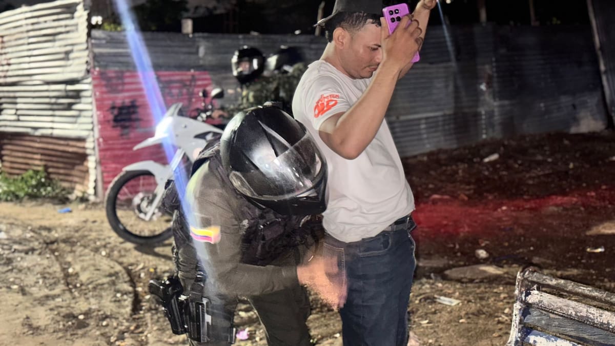 La Policía intensificó las requisas y los registros a personas como parte de la estrategia para prevenir delitos en Magangué. //FOTO: POLICÍA DEBOL.