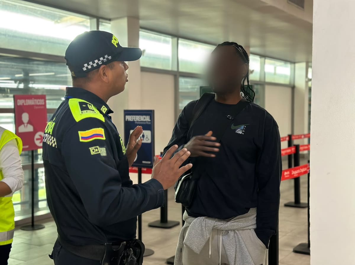 Operativos en el aeropuerto de Cartagena dejan 38 extranjeros inadmitidos.