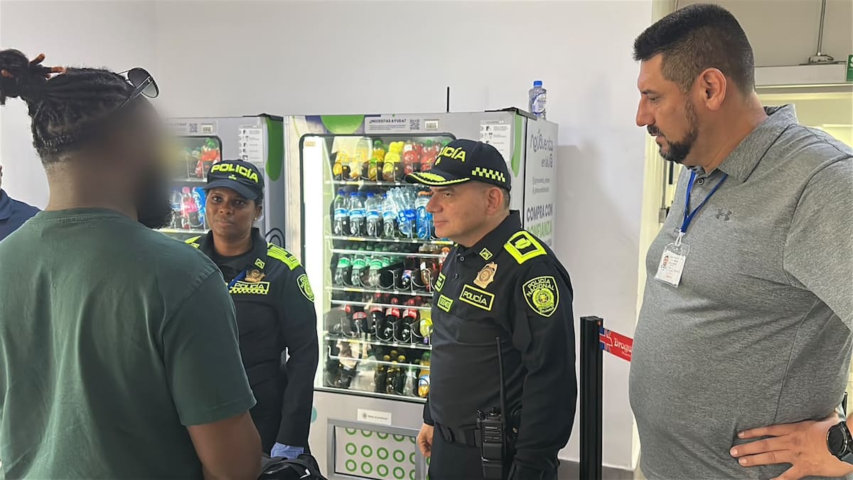 Operativos en el aeropuerto de Cartagena dejan 38 extranjeros inadmitidos.