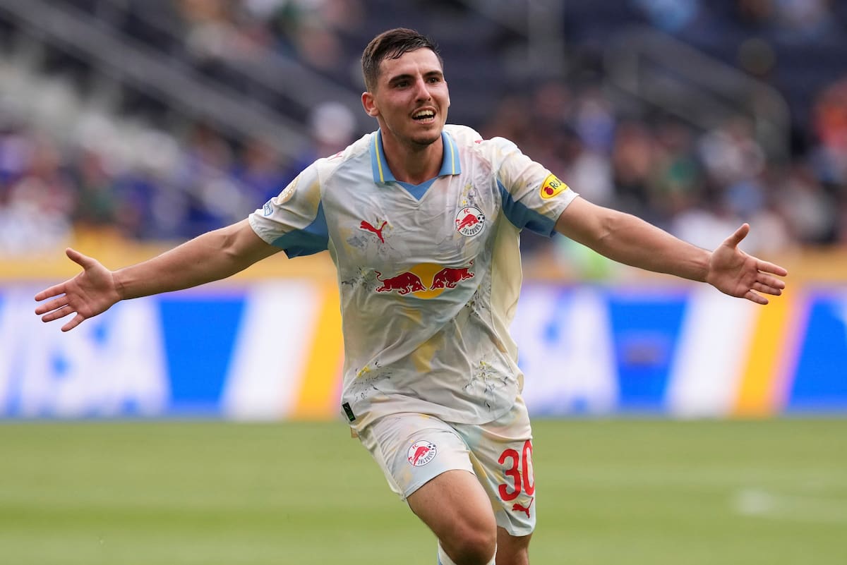 El israelí Oscar Gloukh, de Salzburgo, festeja tras marcar ante el Pachuca en el Mundial de Clubes. //Foto, AP: Jeffrey Dean