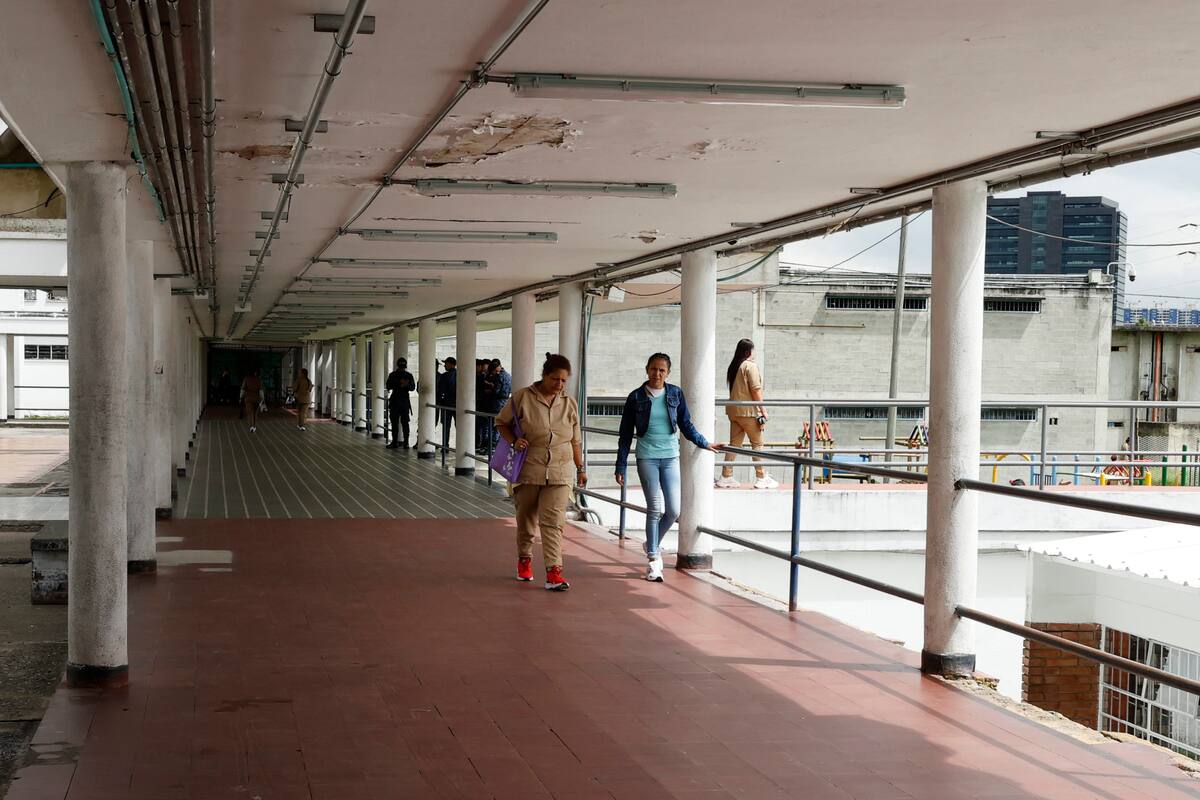 Fotografía del 19 de junio de 2024 de un grupo de reclusas en la cárcel El Buen Pastor, en Bogotá (Colombia). //EFE