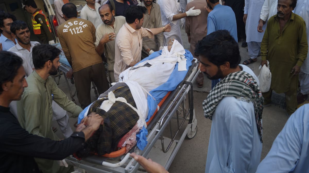 Pakistán actualiza cifra de muertos tras atentado y ataque a ambulancia. // Foto: EFE/EPA/SAOOD REHMAN