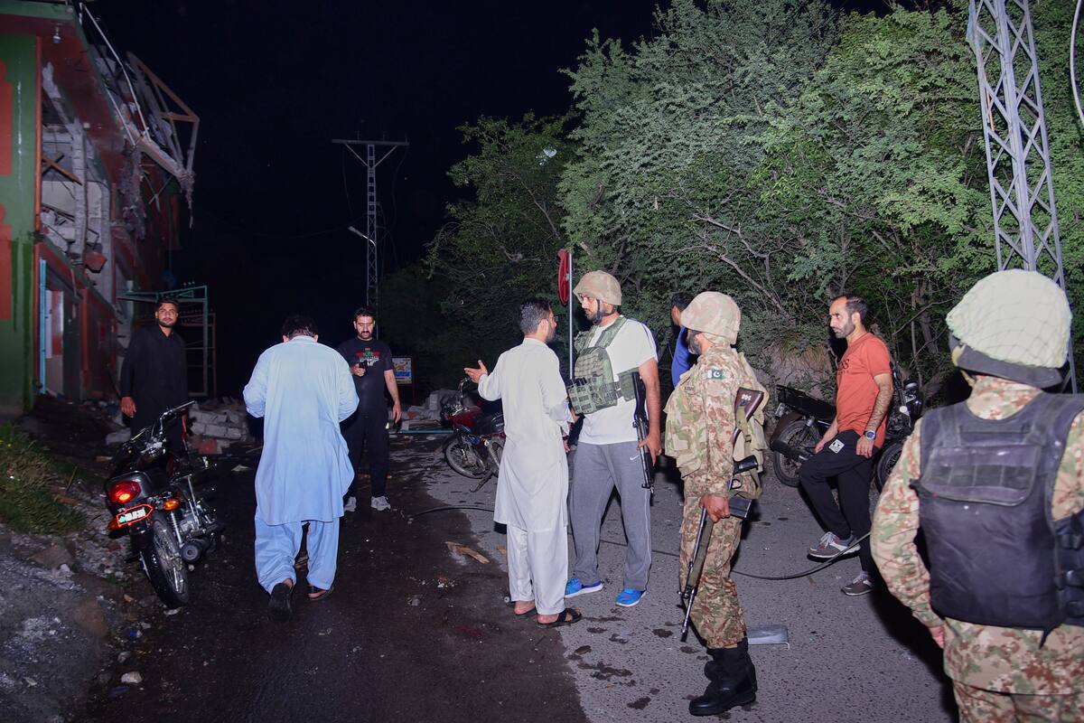Un edificio dañado por un presunto ataque indio con misiles cerca de Muzaffarabad. // Foto: AP