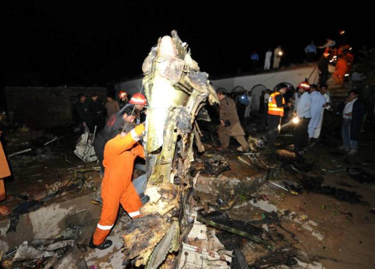 El avión intentaba aterrizar por un mal tiempo en la capital Islamabad.