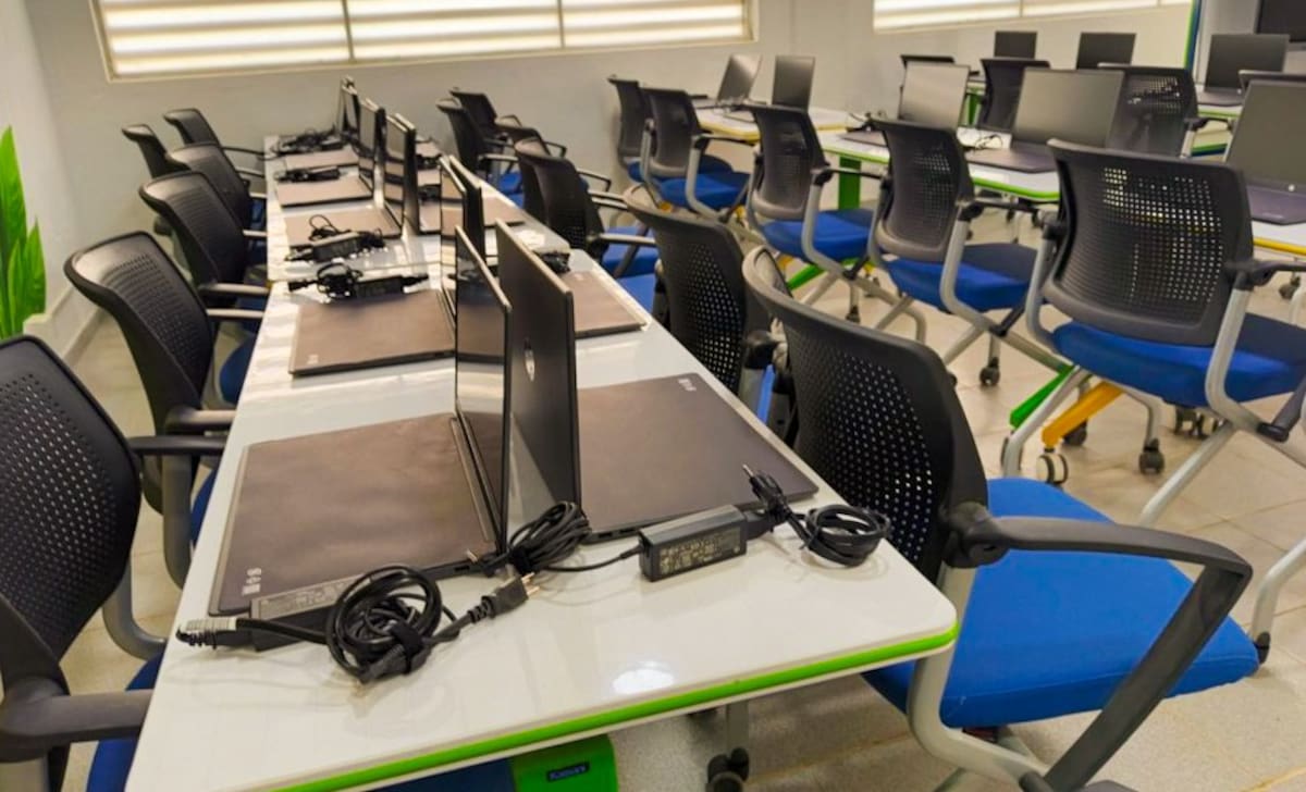 El nuevo Centro de Innovación Tecnológica Orika cuenta con computadores, nuevo mobiliario, recursos audiovisuales y adecuaciones de infraestructura. // Foto: Cortesía - Prensa Pedro Adán Torres.