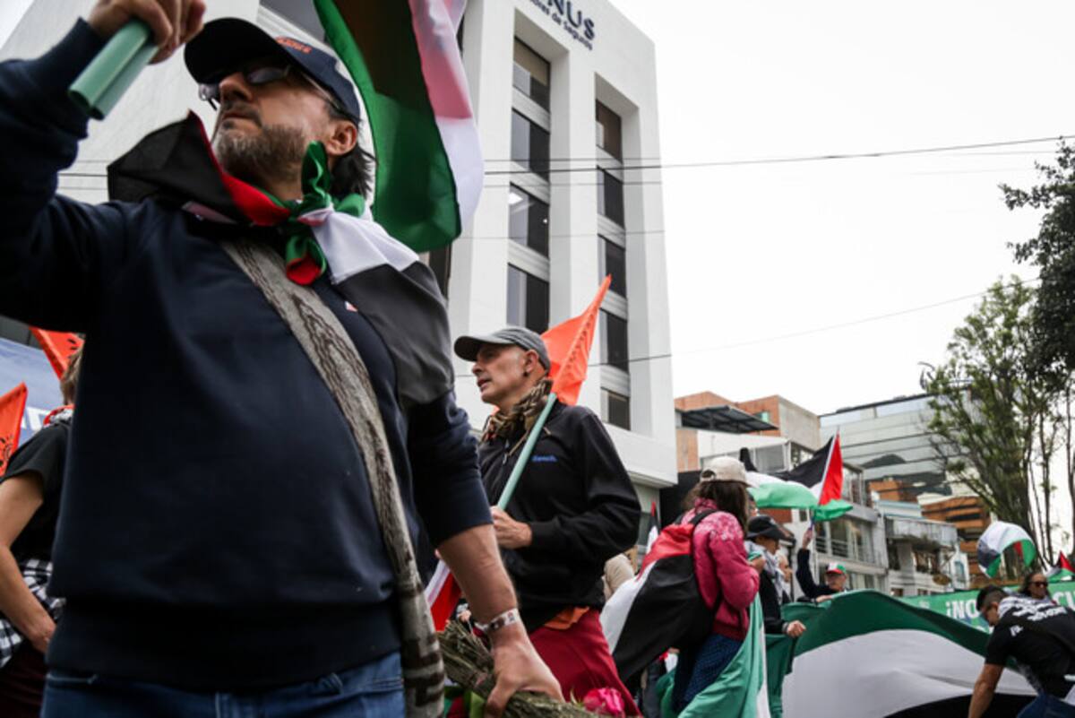 Simpatizantes de Palestina salieron a manifestarse tras cumplir un año desde el inicio del conflicto entre Israel y Palestina. // Foto: Colprensa