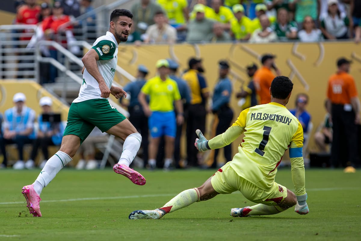 José Manuel López (i) de Palmeiras sentenció el partido ante el Al Ahly. //Foto, EFE: Ángel Colmenares