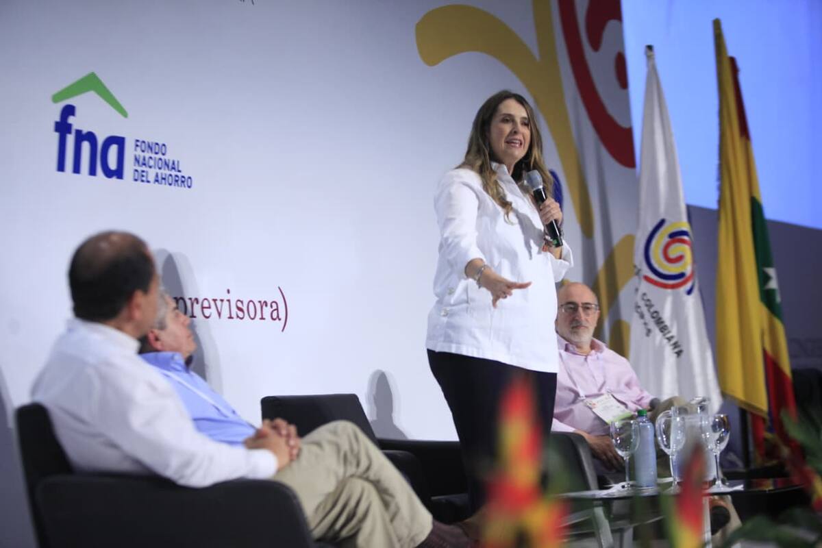 Paloma Valencia: “El Gobierno Petro paga sueldos pidiendo créditos”