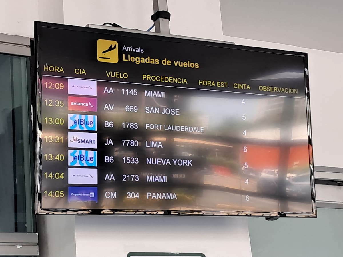 En las pantallas informativas del muelle internacional del aeropuerto Rafael Núñez ya no se reseñan los vuelos de Spirit Airlines. // Foto HFA -EU.