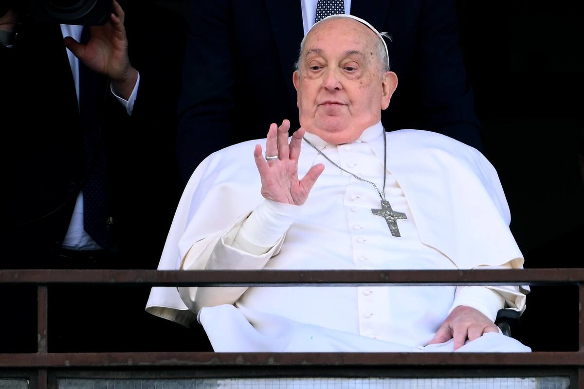 El papa Francisco reapareció ante los fieles en medio de su convalecencia