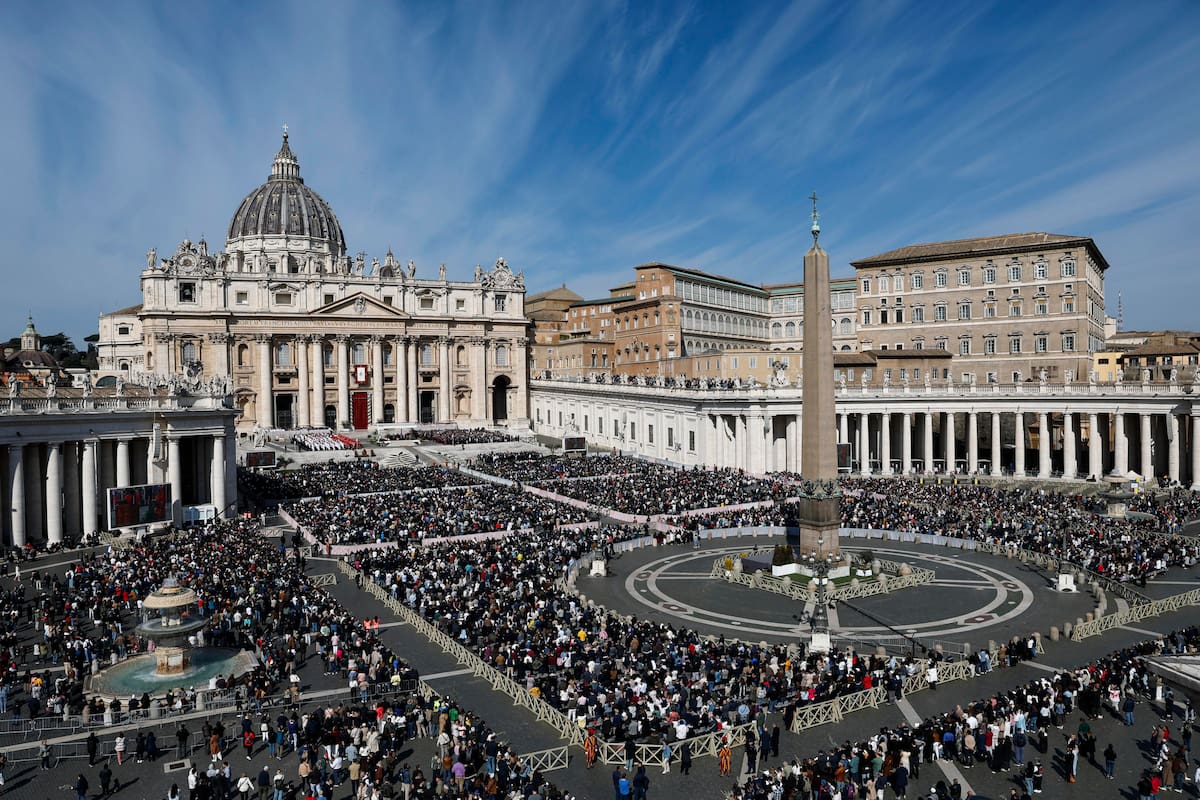 Vista general durante la Santa Misa del Domingo de Ramos con el Papa León XIV en la Plaza de San Pedro, Ciudad del Vaticano. /EFE - ANGELO CARCONI.