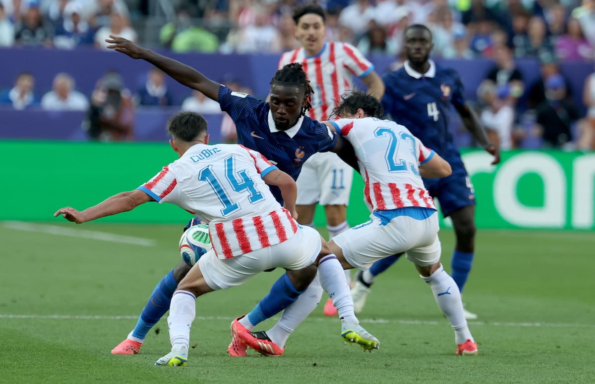 El francés Manu Kone (6) fue quien más lo intentó en el duelo contra Paraguay. //Foto, EFE: SARAH YENESEL