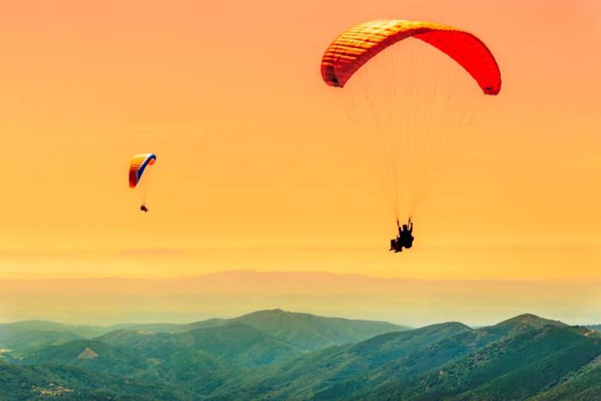 Los parapentes permiten apreciar la belleza del Eje Cafetero.