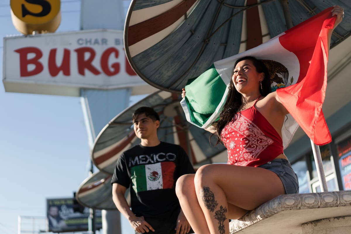 Pareja disfrutando en México.