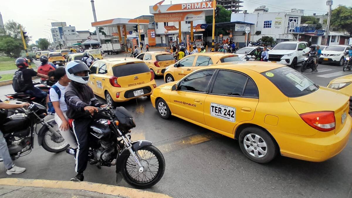 Paro de taxistas en Cartagena. // Julio Castaño- EU