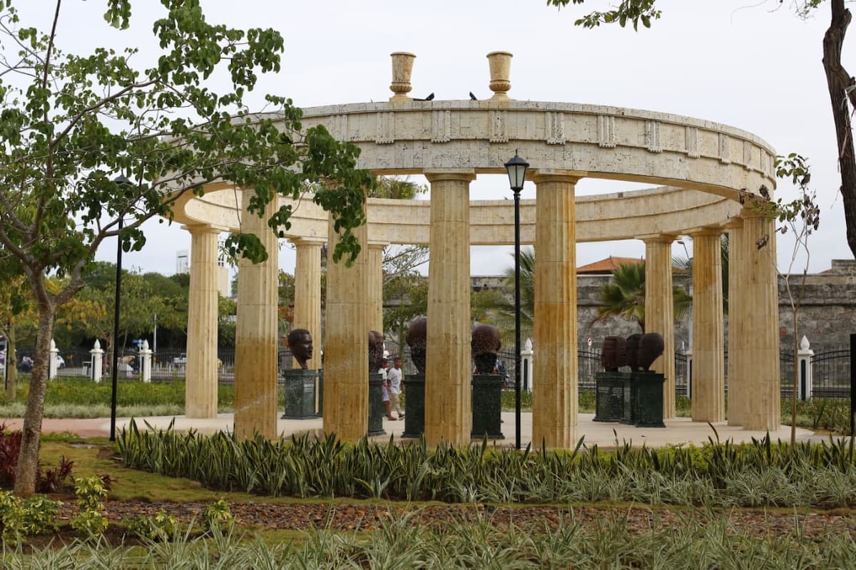 Una de las obras de rehabilitación en el Parque Apolo fue el mantenimiento del obelisco. // Foto: Luis Herrán.