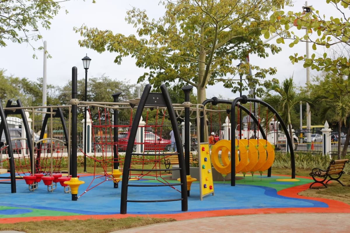 El Parque Apolo ahora tiene un área infantil que pretende congregar a miles de familias cartageneras y visitantes. // Foto: Luis Herrán.